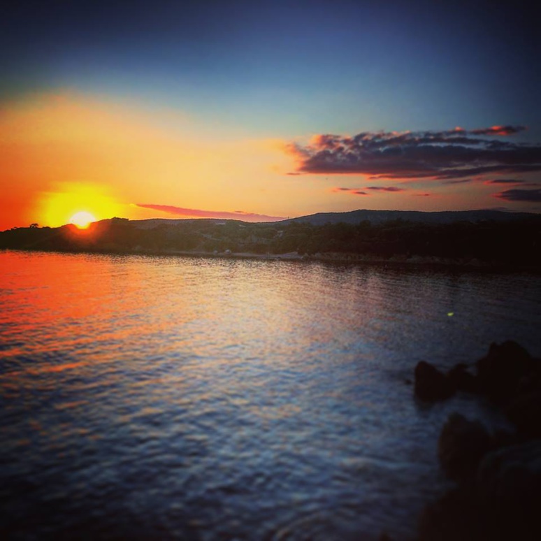 Coucher de soleil depuis la terrasse de l'hôtel du Golfe à Tizzano Coucher de soleil depuis la terrasse de l'hôtel du Golfe à Tizzano