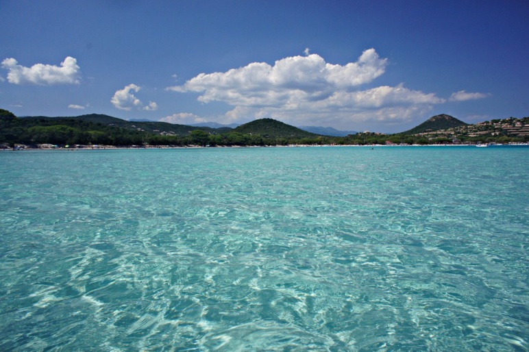 Avion ou bateau pour la Corse, qui est le moins cher ?