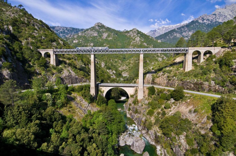 Le Trinichellu ou le fameux train en Corse Le Trinichellu ou le fameux train en Corse