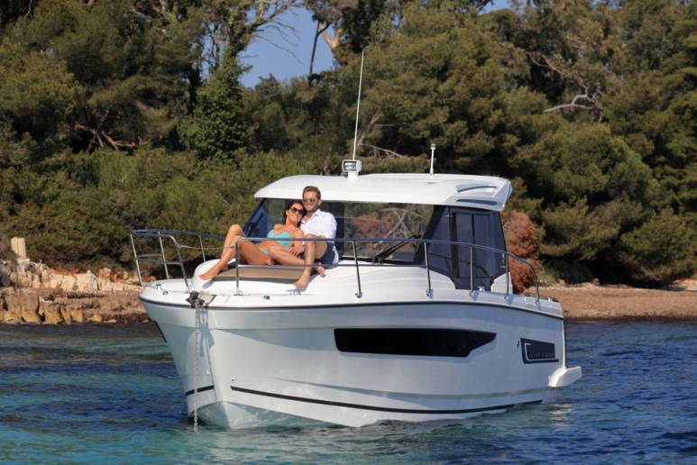Découvrir la Corse en bateau moteur