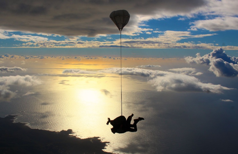 Où faire un saut en parachute en Corse ?