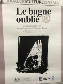 L'affiche du film Le Bagne Oublié L'affiche du film Le Bagne Oublié