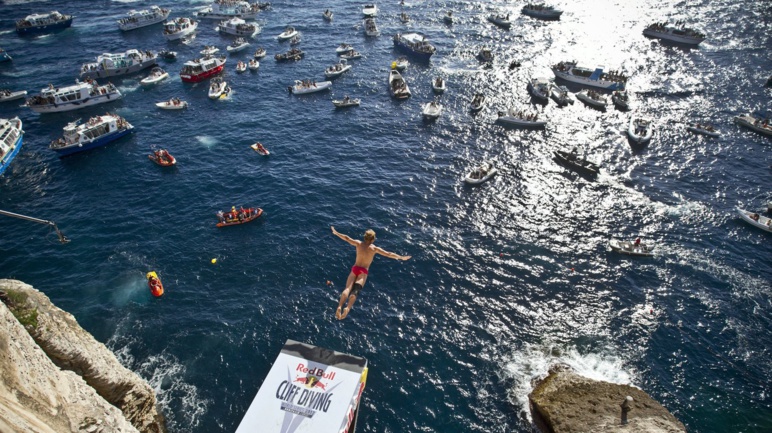 Photo RedBull Cliff Diving à Bonifacio