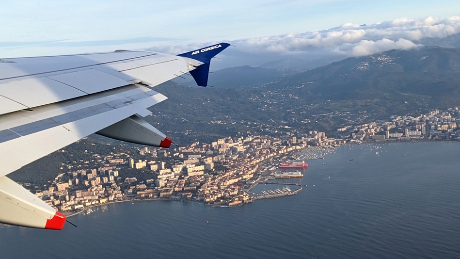 Aller en Corse, avion ou bateau ? Aller en Corse, avion ou bateau ?