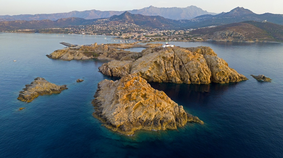 Le phare de la Pietra