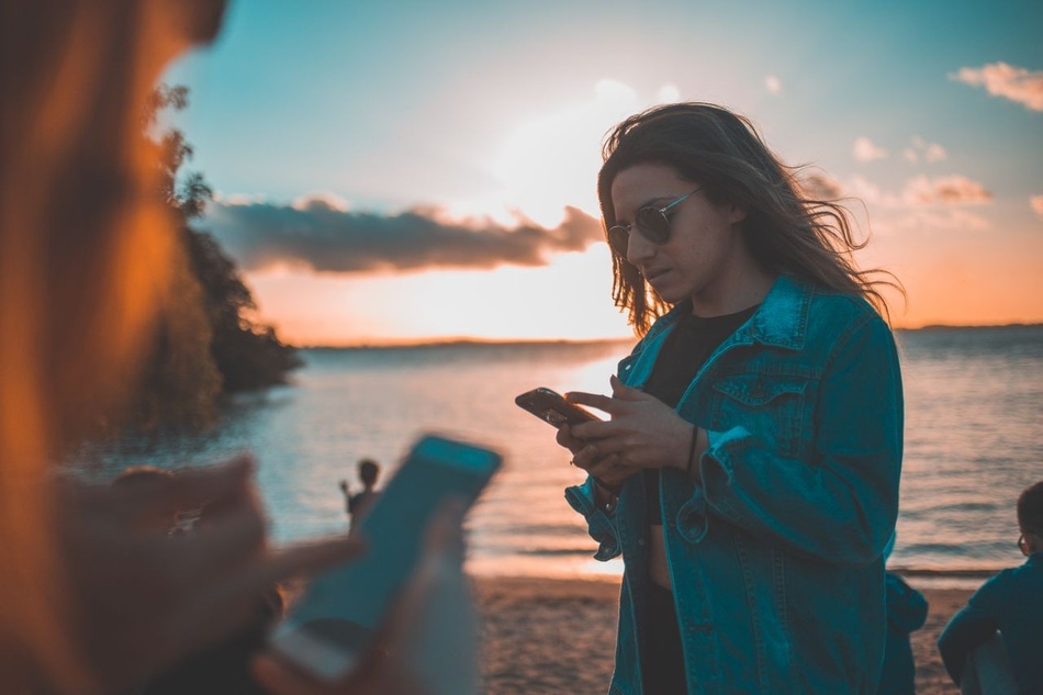 Quelle eSIM choisir pour voyager en Corse ? Guide complet pour rester connecté