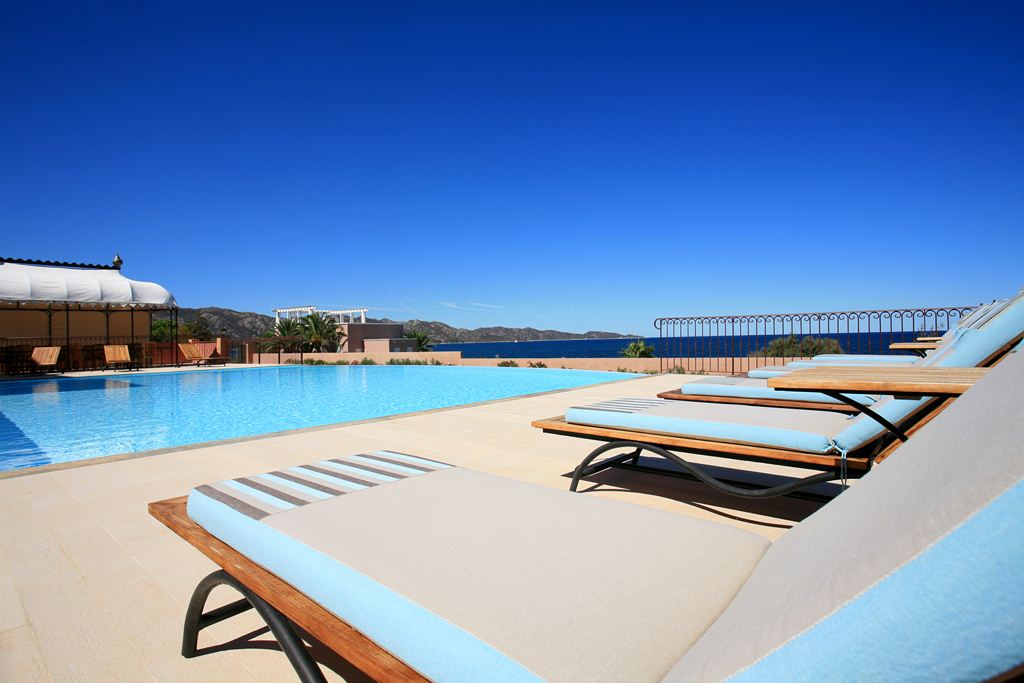 La terrasse de la Demeure Loredana dans un dégradé de bleus