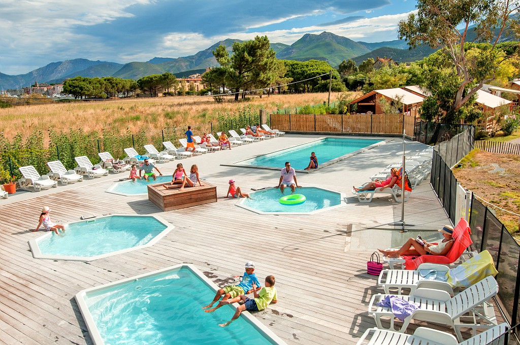 Le camping, la solution préférée pour des vacances en corse en famille