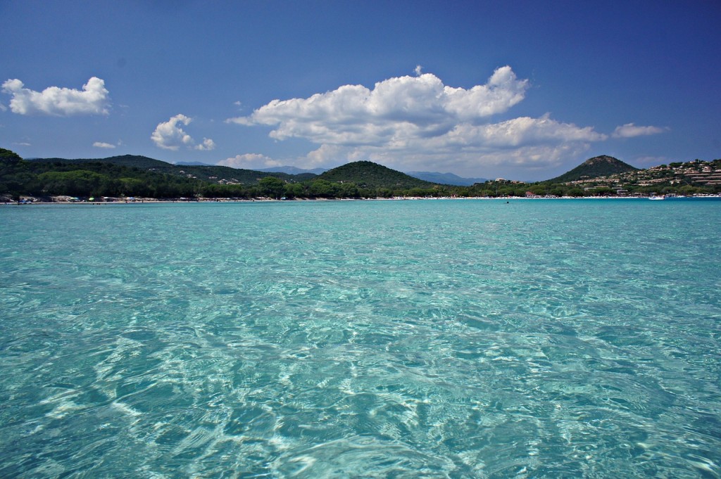 Avion ou bateau pour la Corse, qui est le moins cher ?