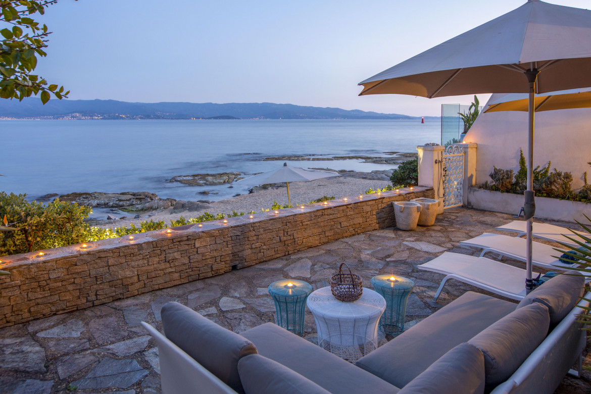 Villa pieds dans l'eau à Ajaccio