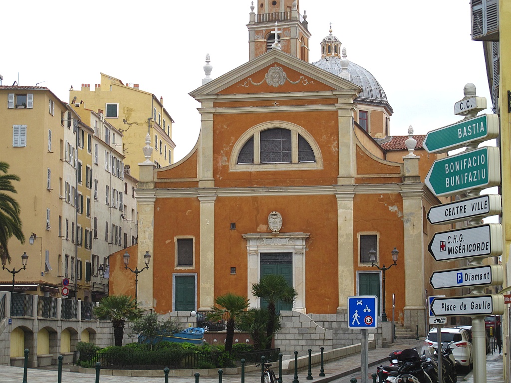 La cathédrale d'Ajaccio sous la pluie