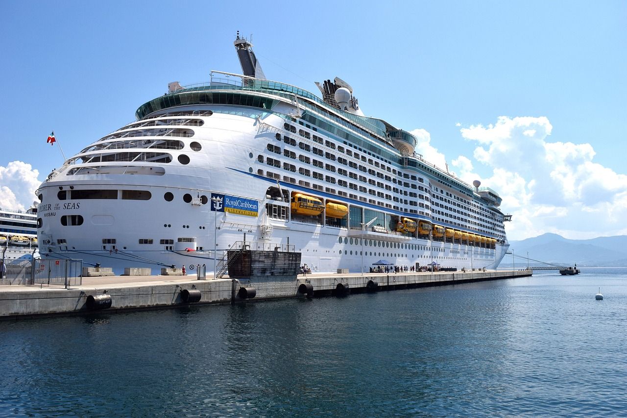 Bateau de croisière à Ajaccio