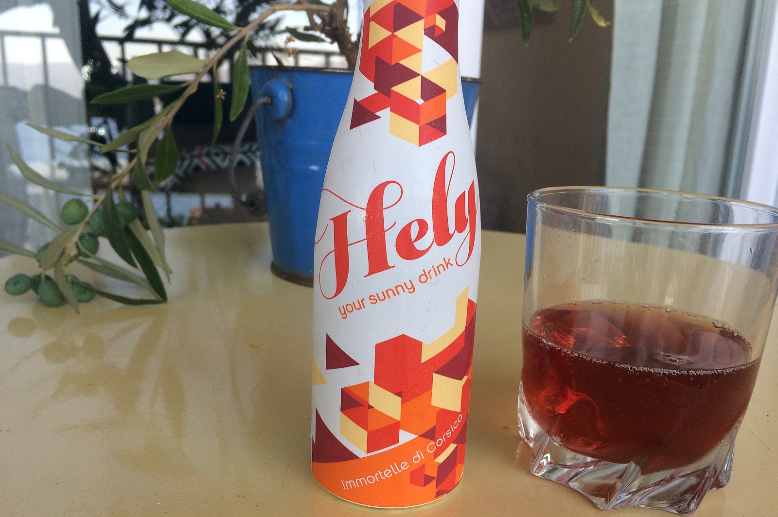 On a testé pour vous : Helly, la boisson corse à l'immortelle On a testé pour vous : Helly, la boisson corse à l'immortelle