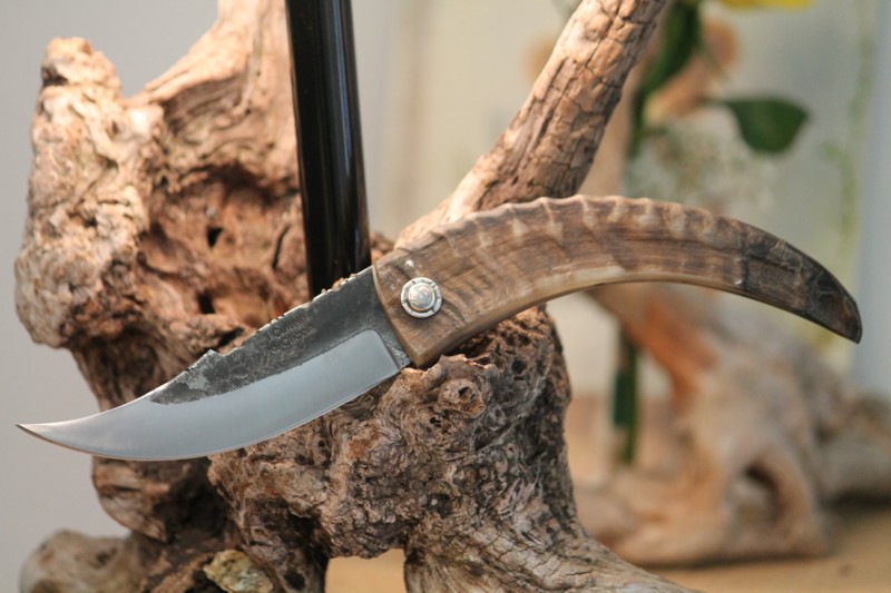 Le couteau pliant en corne de bélier