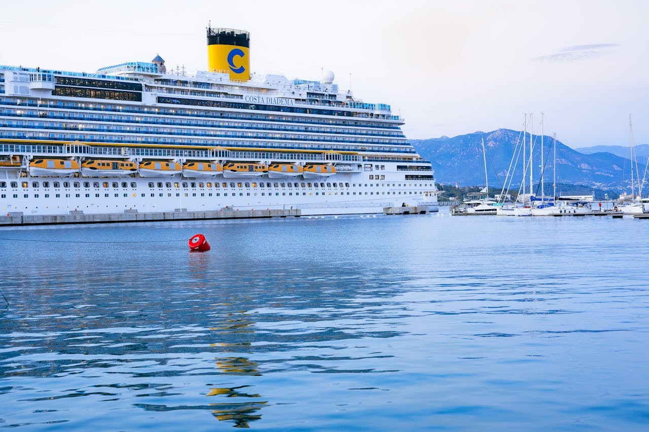 Bateau Costa dans le port d'Ajaccio