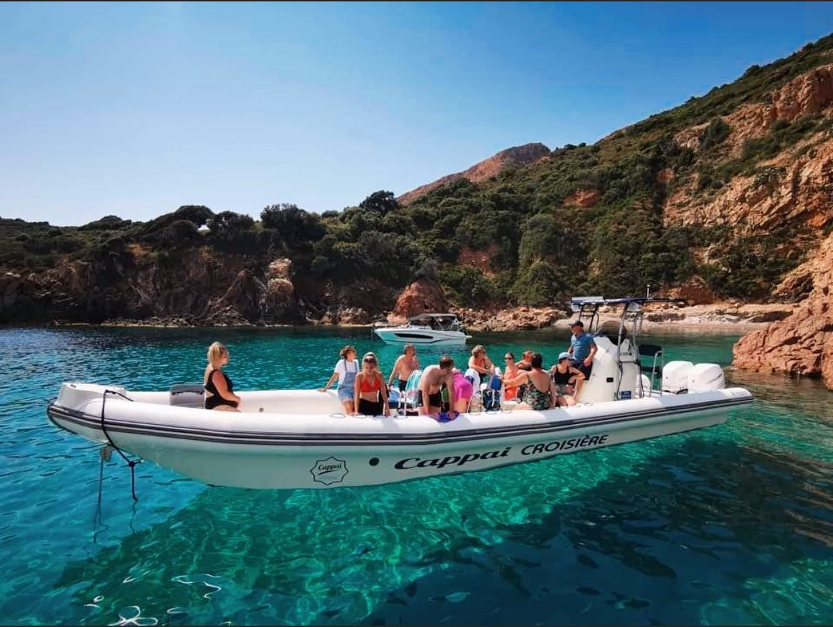Promenade en mer en semi-rigide en Corse : avantages, limites et conseils