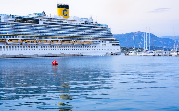 Bateau Costa dans le port d'Ajaccio