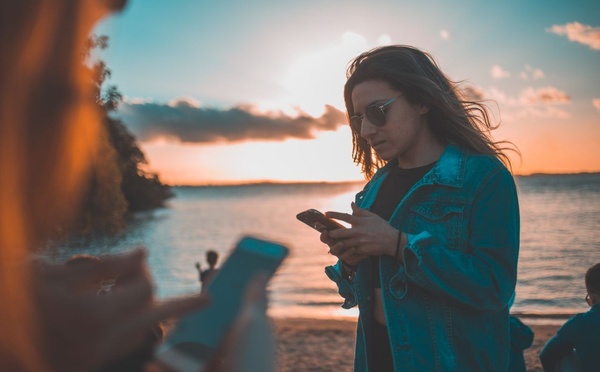 Quelle eSIM choisir pour voyager en Corse ? Guide complet pour rester connecté